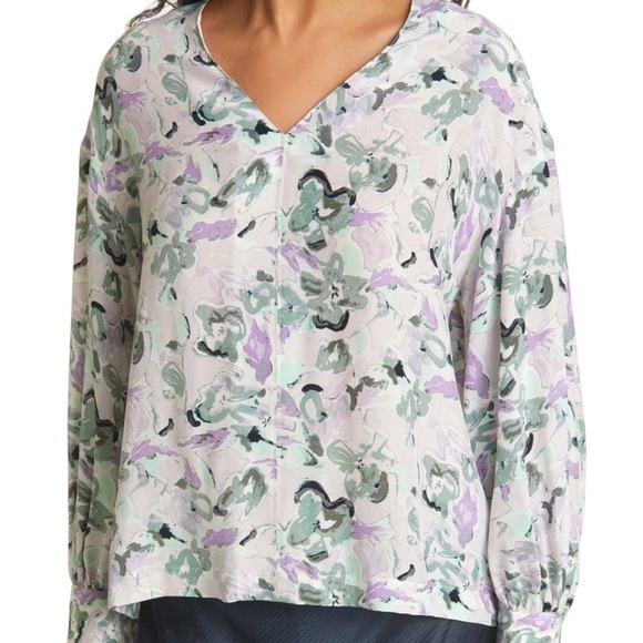 NWT Club Monaco Mauve Floral V-Neck Blouse Size XS - Picture 3 of 14